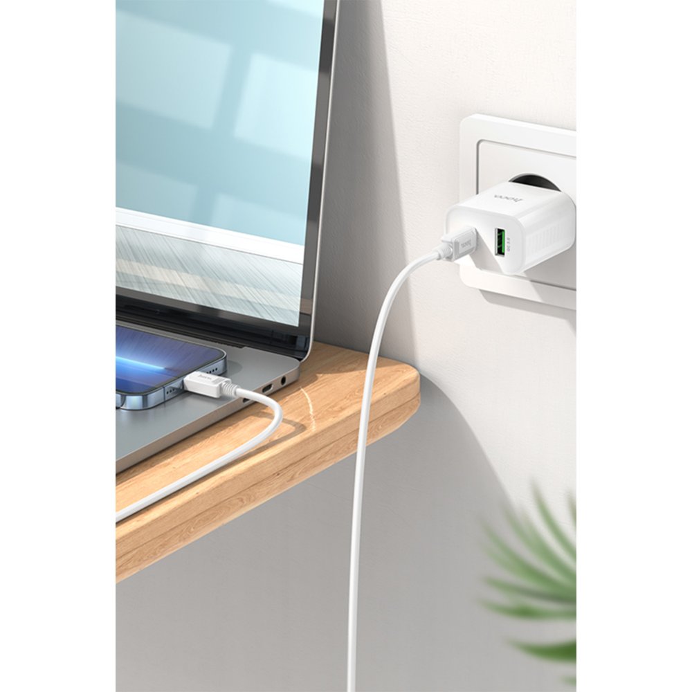 Hoco C80A Plus Rapido USB 3.0 QC ve 20W Type-C PD Çıkışlı ve Ekstra Type-C to Lightning Kablolu Şarj Aleti - Beyaz
