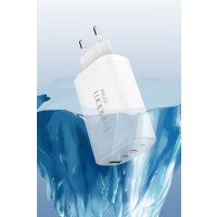 Earldom EU26C 2 Adet 65W Type-C ve 1 Adet 30W USB 3.0 Çıkışlı Ekstra Type-C to Type-C Kablolu GAN Şarj Cihazı - Beyaz