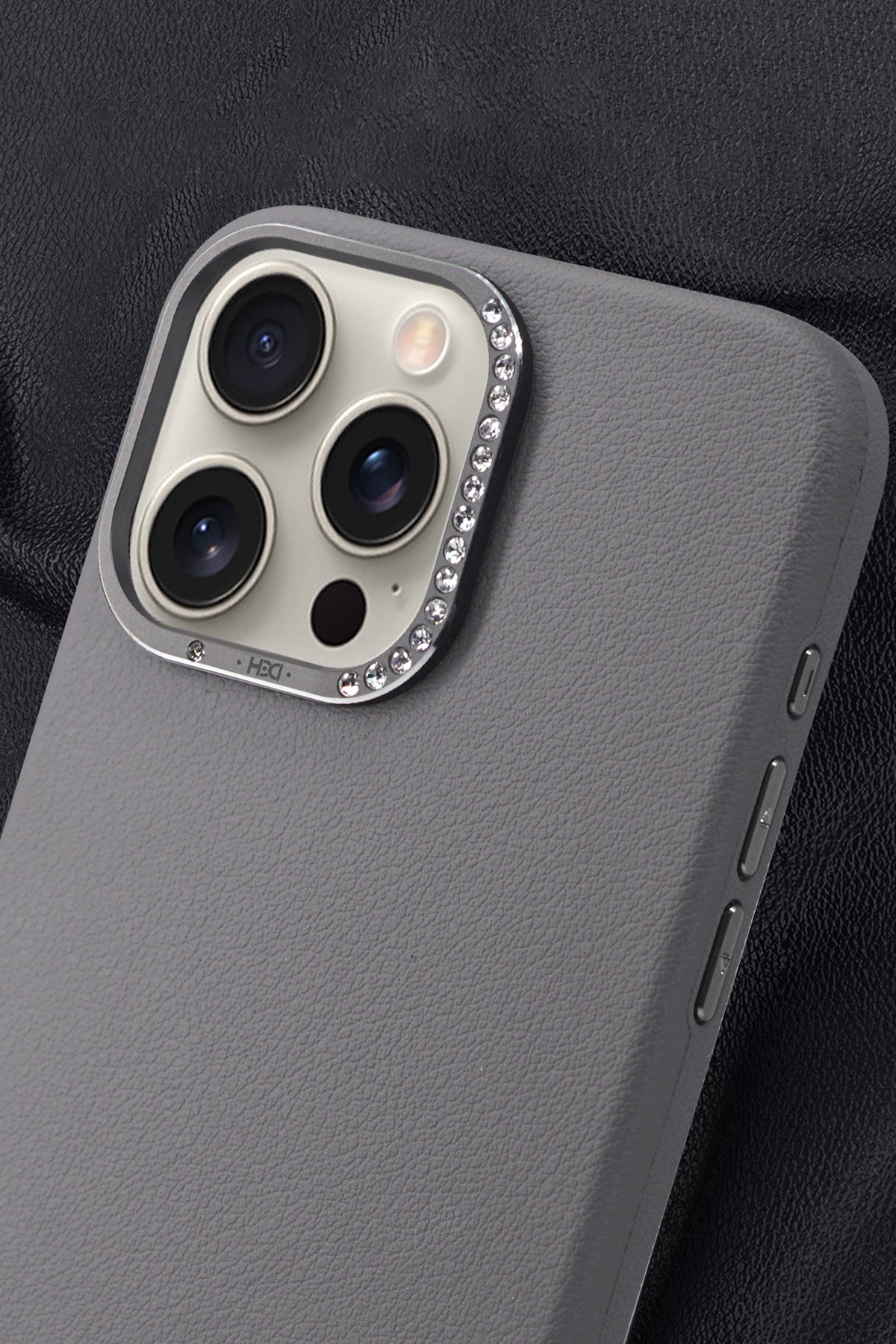 HDD iPhone 15 Pro Kılıf HBC-190 Kolaj Kapak - Siyah