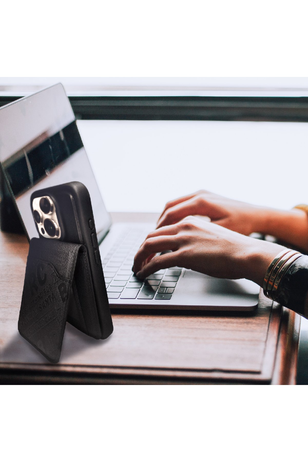 Santa Barbara Polo Racquet Club iPhone 15 Pro Isidore Kapak - Lacivert