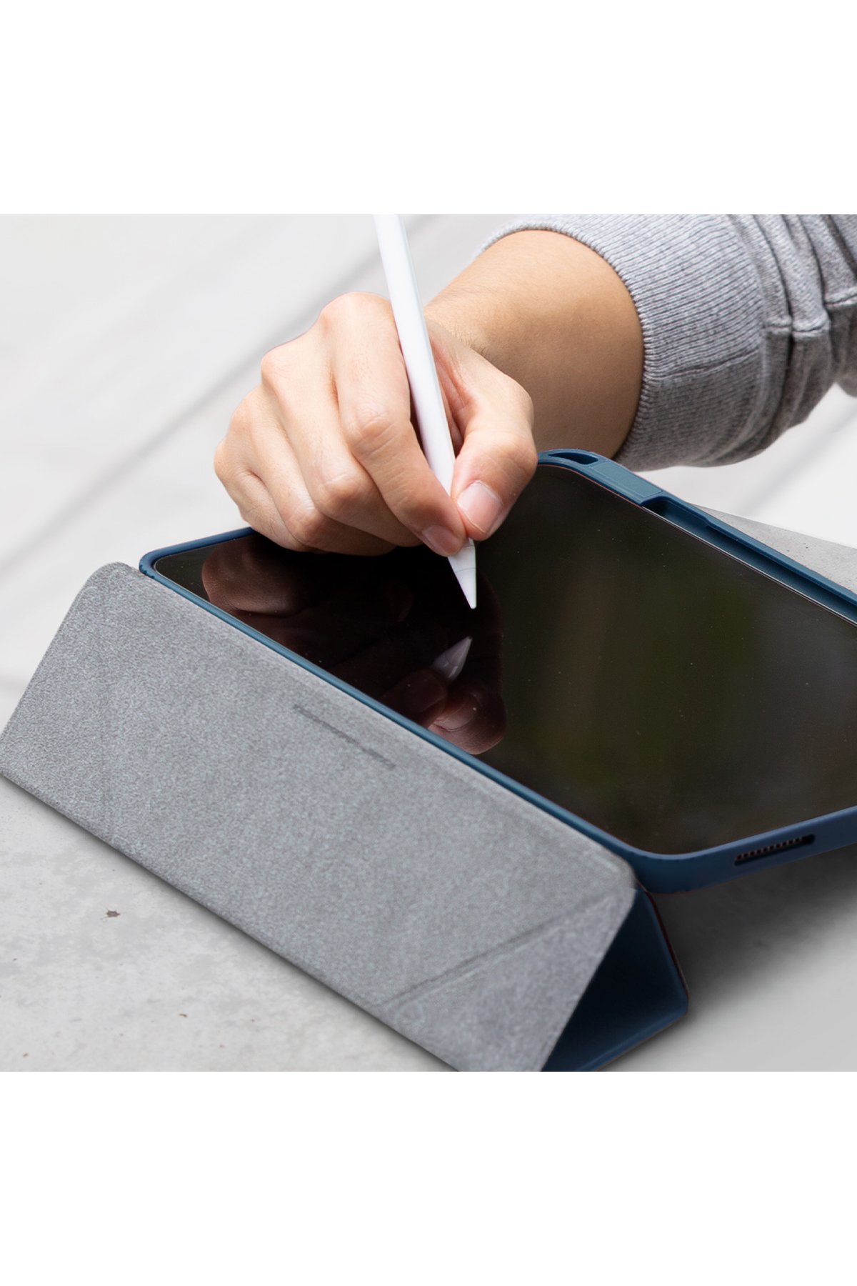 Uniq iPad Air 4 10.9 Moven Standlı Tablet Kapak - Bej