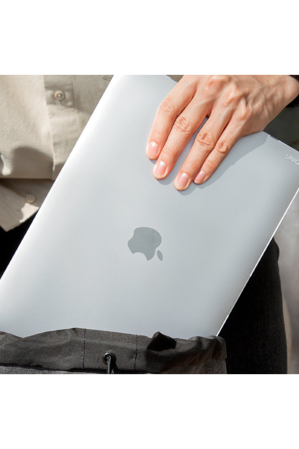 Uniq Macbook Air 15 (2023) Claro Mat Macbook Kapak - Şeffaf