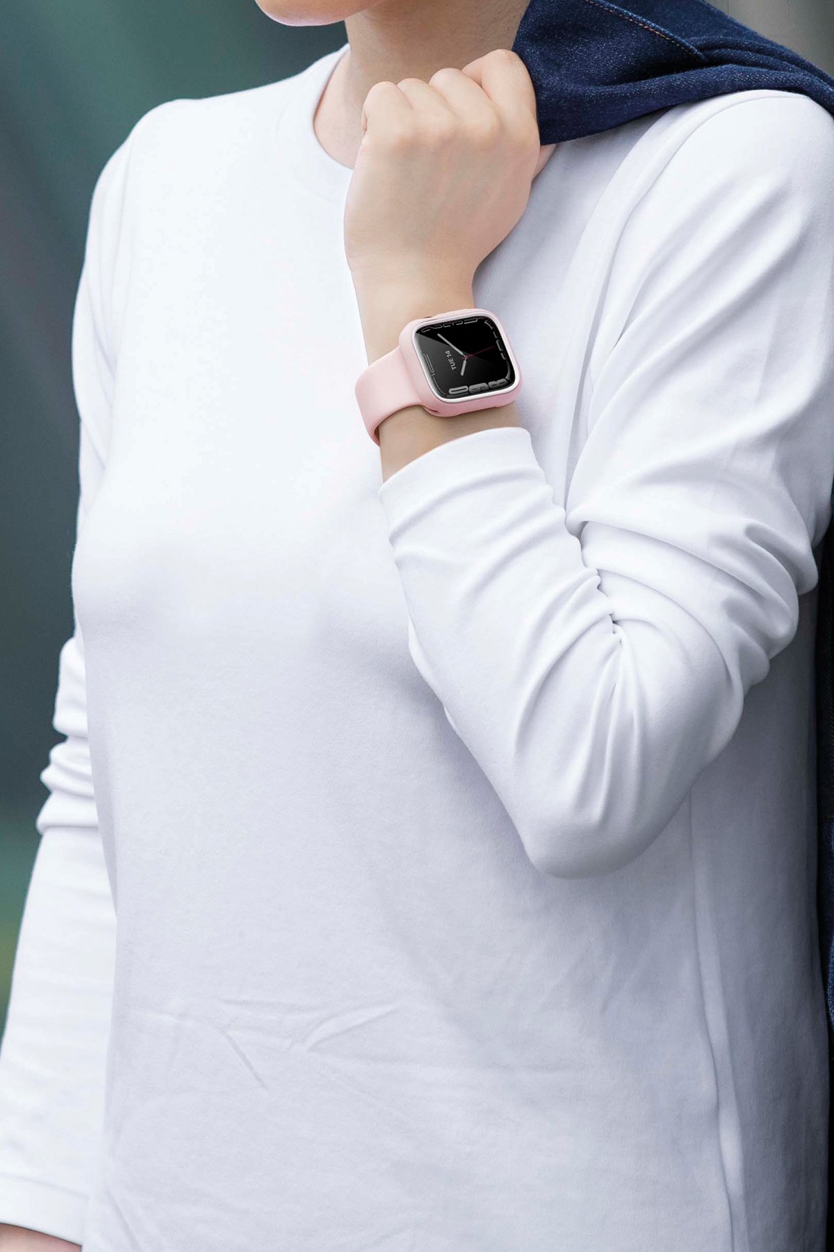 Uniq Watch 41mm Legion Camlı Silikon Kasa Koruyucu - Siyah