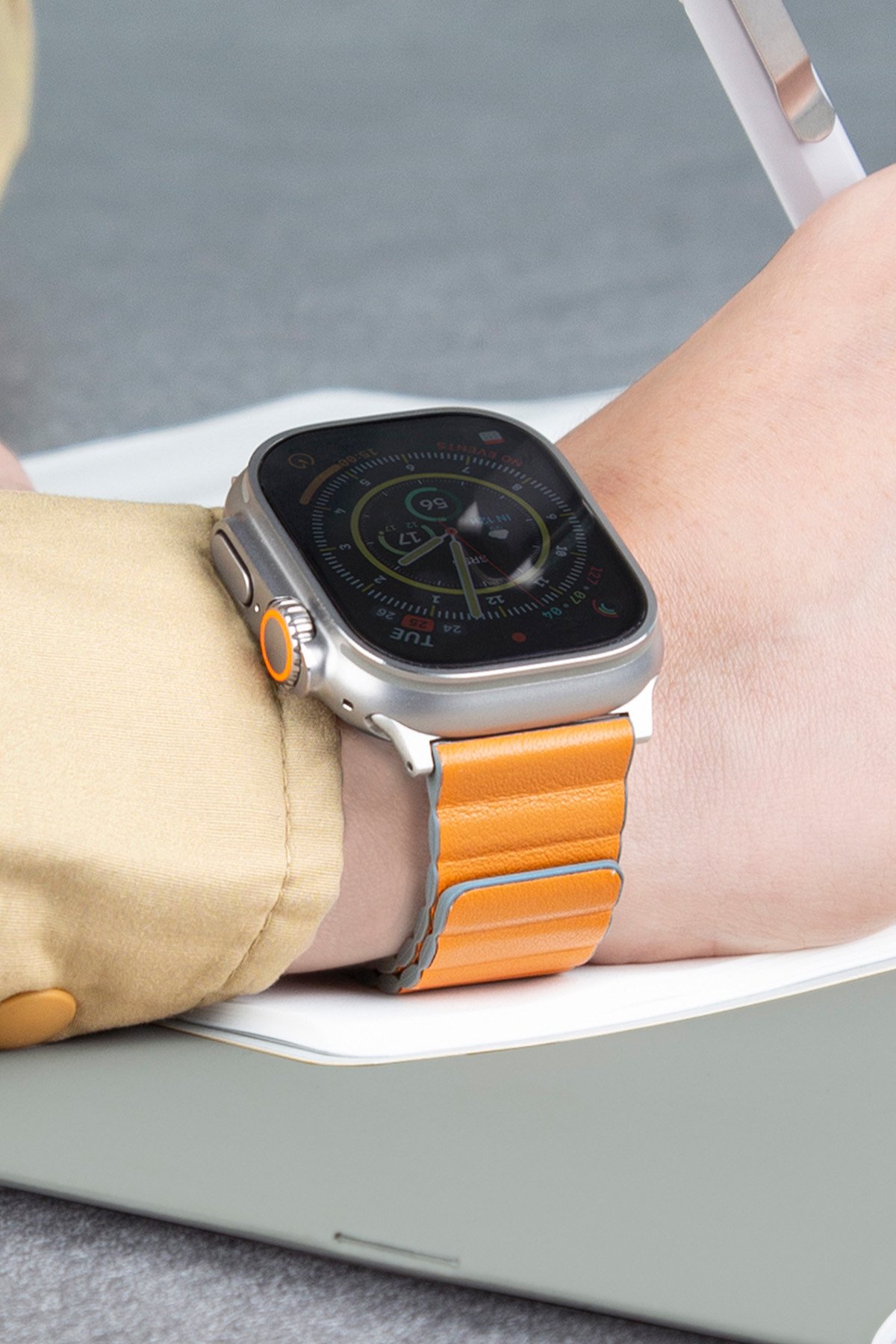 Uniq Watch 44mm Strova Mag Çelik Kordon - Siyah