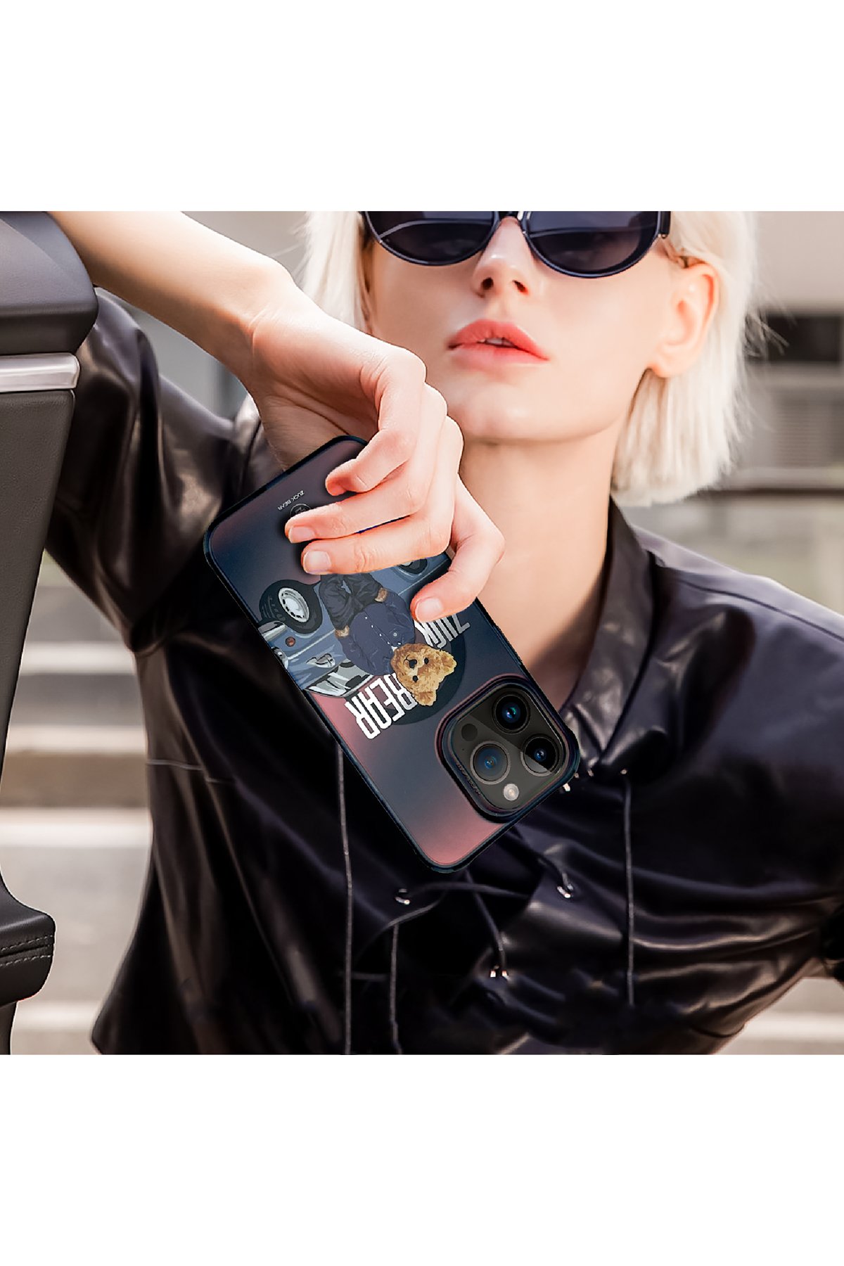 ZuckBear iPhone 15 Pro Claude Standlı Kapak - Kahverengi