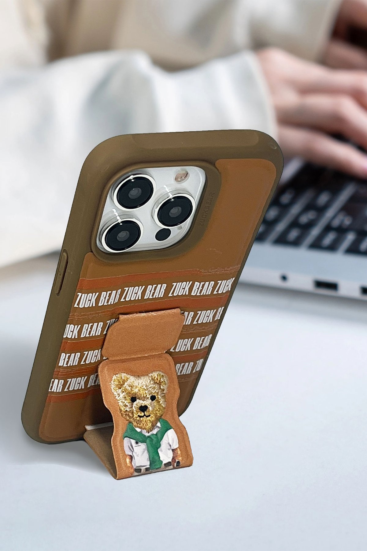 ZuckBear iPhone 15 Pro Paris Gentleman Kapak - Bag