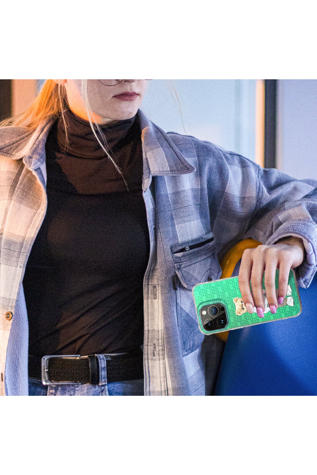 ZuckBear iPhone 15 Pro Max Claude Standlı Kapak - Kahverengi